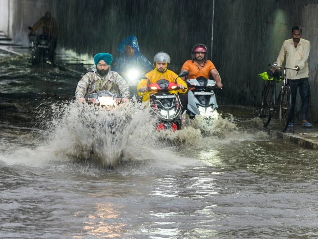 delhi_rain_1787575369284_1787575