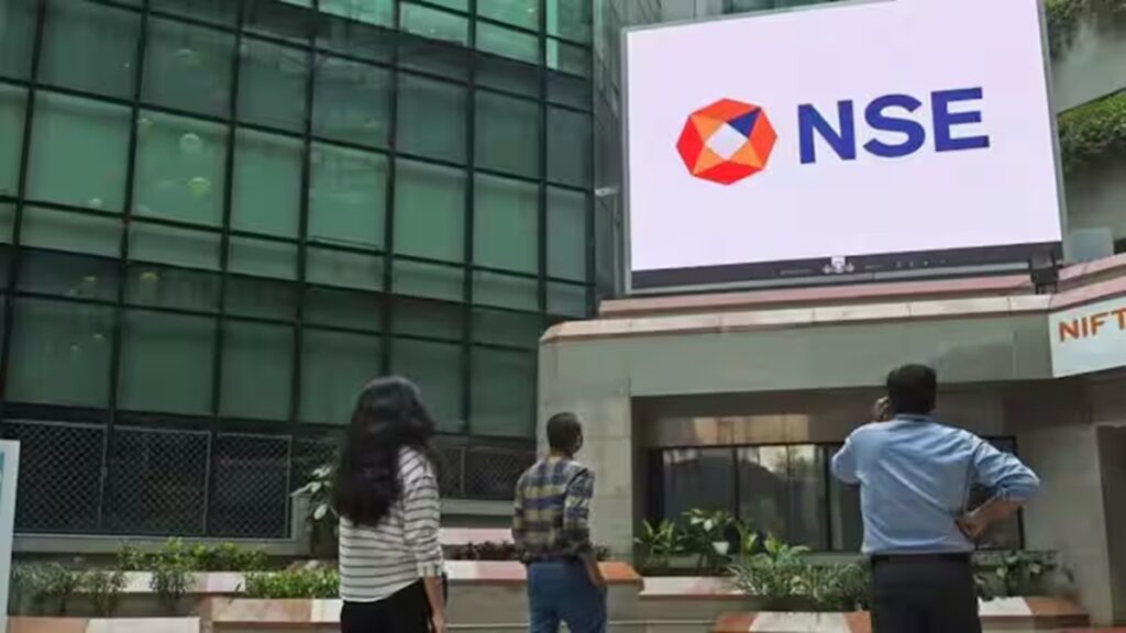 NSE शेयर प्राइस में गिरावट, एक महीने का शेयरहोल्डर लॉक-इन खत्म होने के बाद नेशनल स्टॉक एक्सचेंज के शेयर का भाव