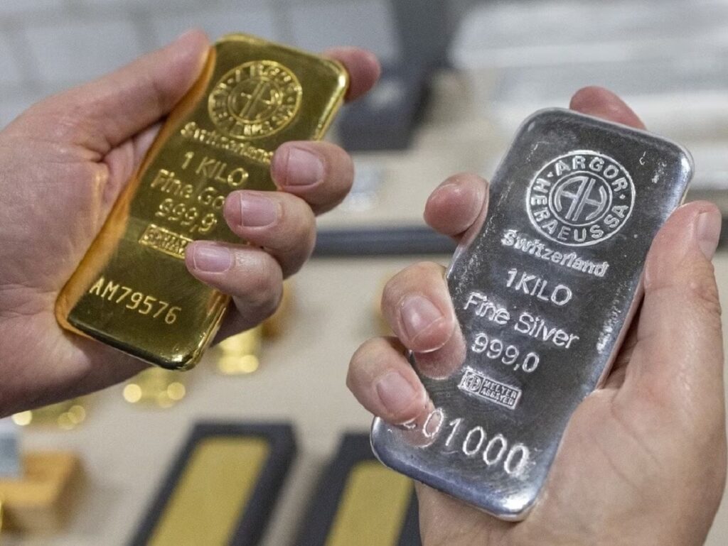 MCX पर सोने और चांदी की कीमतों में गिरावट, गोल्ड-सिल्वर के ताजा वायदा भाव